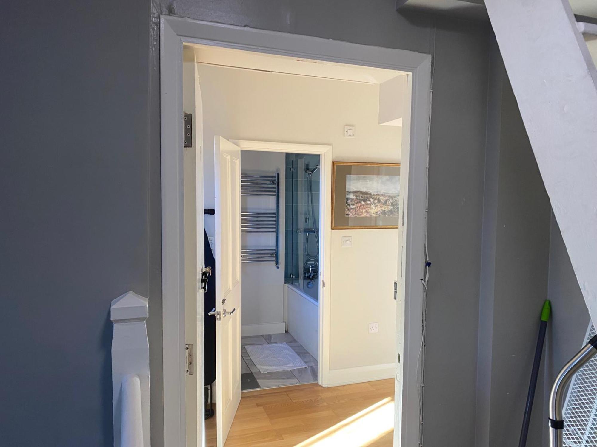 Victorian Building - Sleeps 5 - Pet Friendly Appartement Londen Buitenkant foto