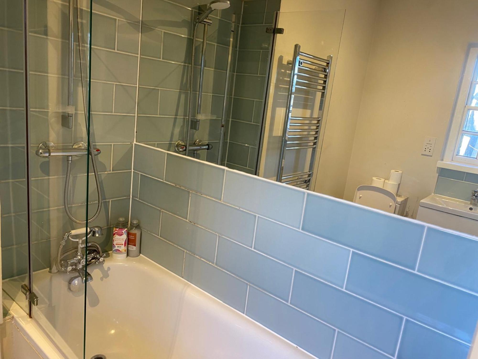 Victorian Building - Sleeps 5 - Pet Friendly Appartement Londen Buitenkant foto