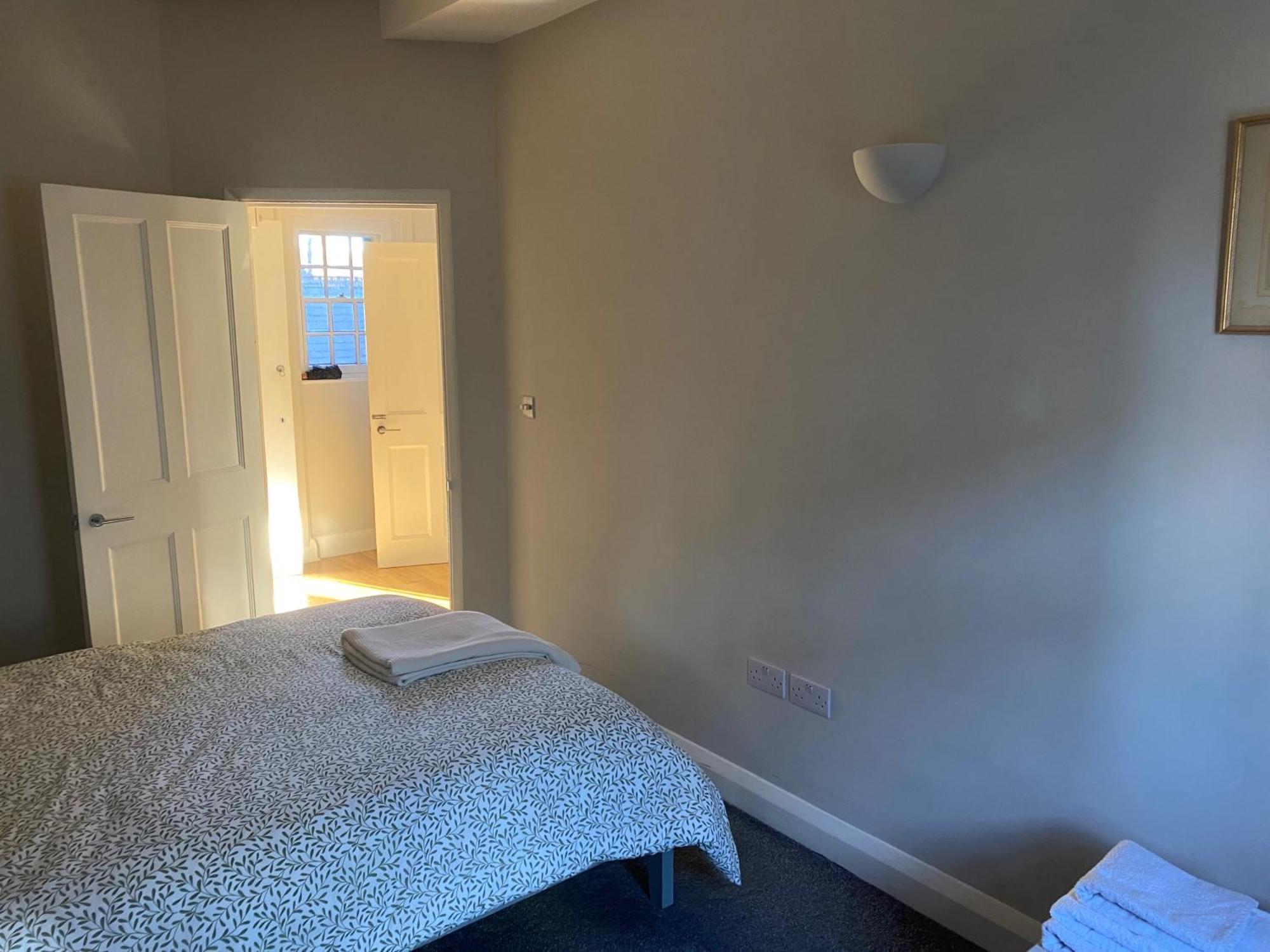 Victorian Building - Sleeps 5 - Pet Friendly Appartement Londen Buitenkant foto